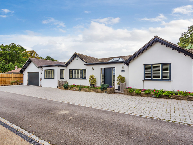 3 Bed Bungalow Detached For Sale in Horley
